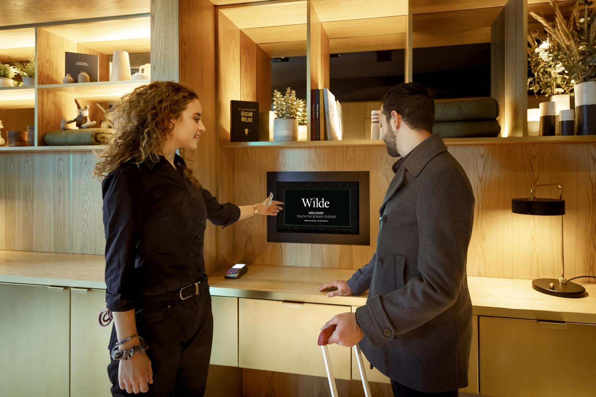 Wilde Aparthotels Berlin, Checkpoint Charlie Exterior foto